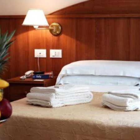 Nahid Accommodation Рим Екстериор снимка