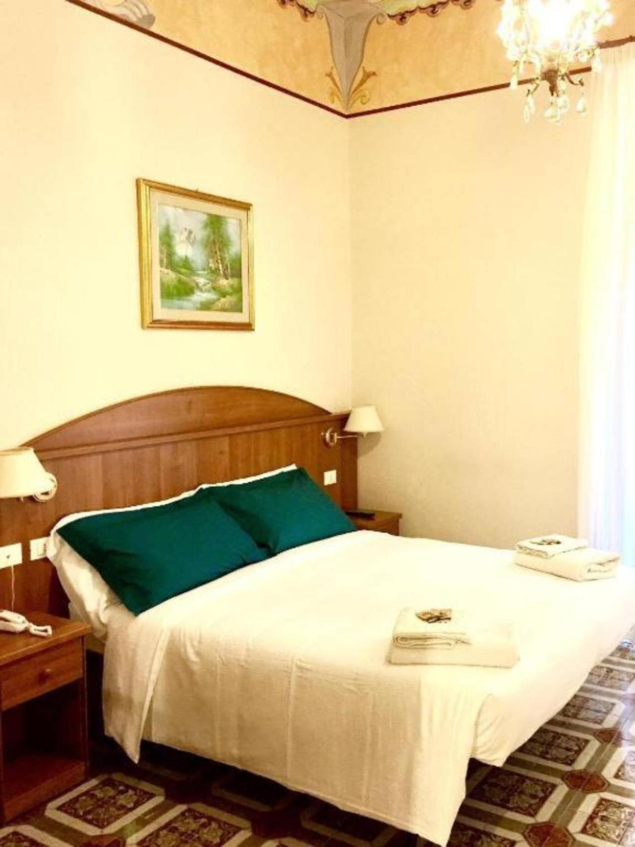 Nahid Accommodation Рим Екстериор снимка