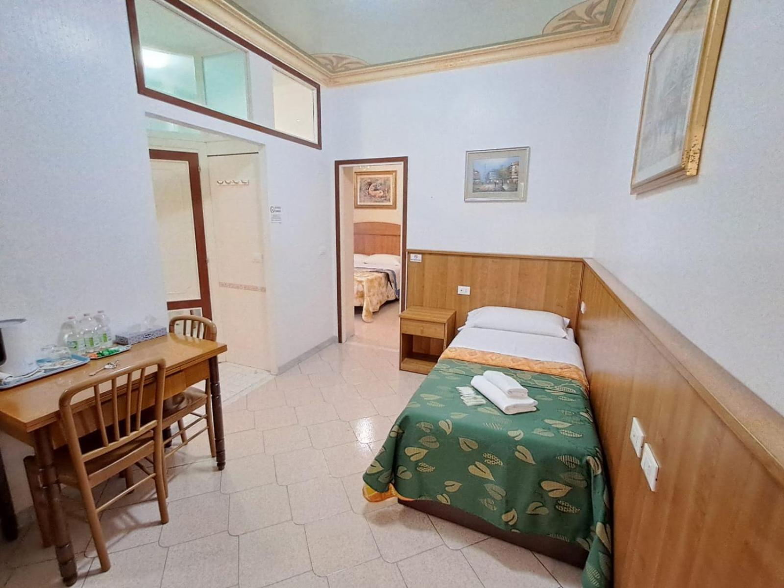 Nahid Accommodation Рим Екстериор снимка