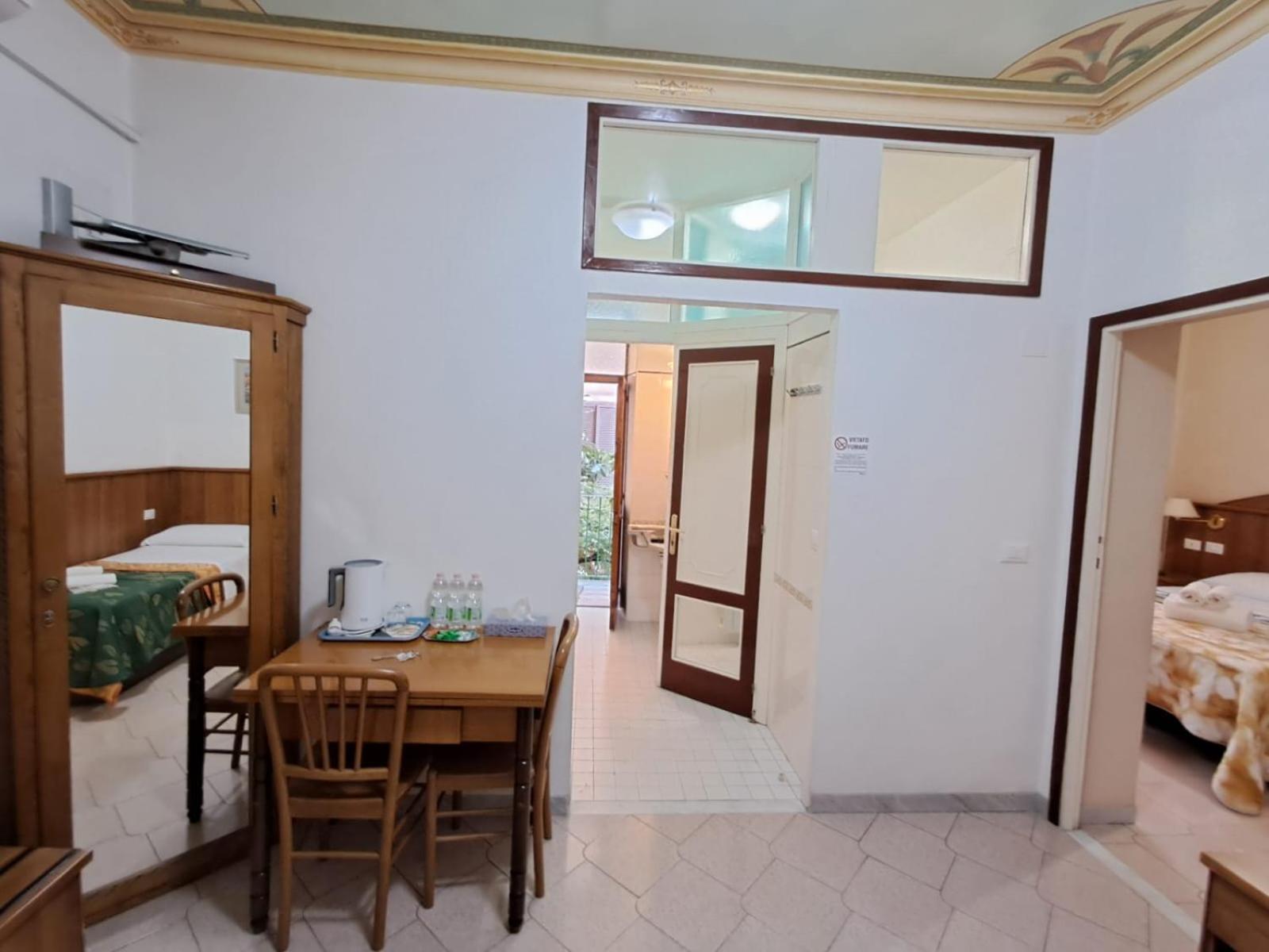Nahid Accommodation Рим Екстериор снимка