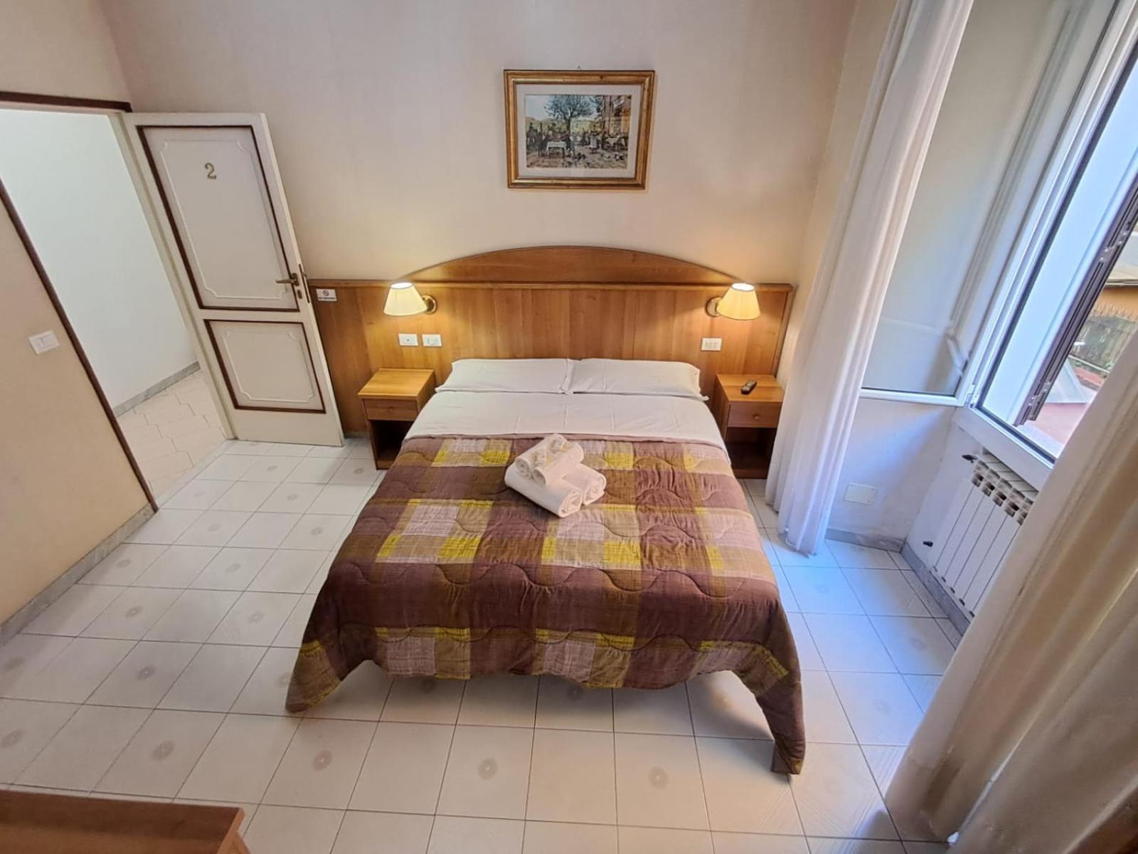 Nahid Accommodation Рим Екстериор снимка
