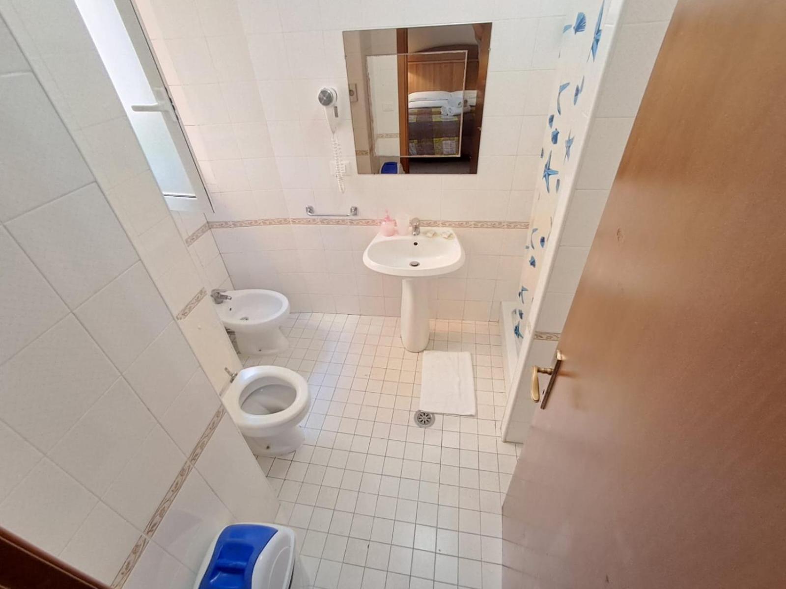 Nahid Accommodation Рим Екстериор снимка