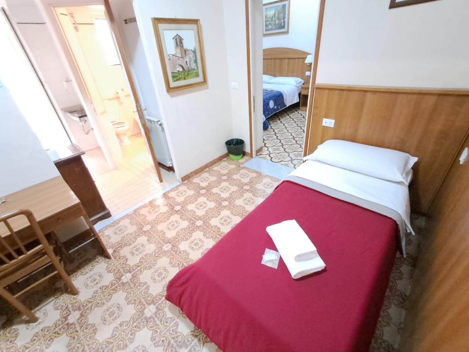 Nahid Accommodation Рим Екстериор снимка