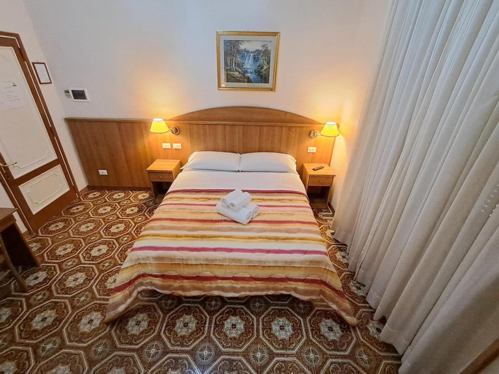Nahid Accommodation Рим Екстериор снимка