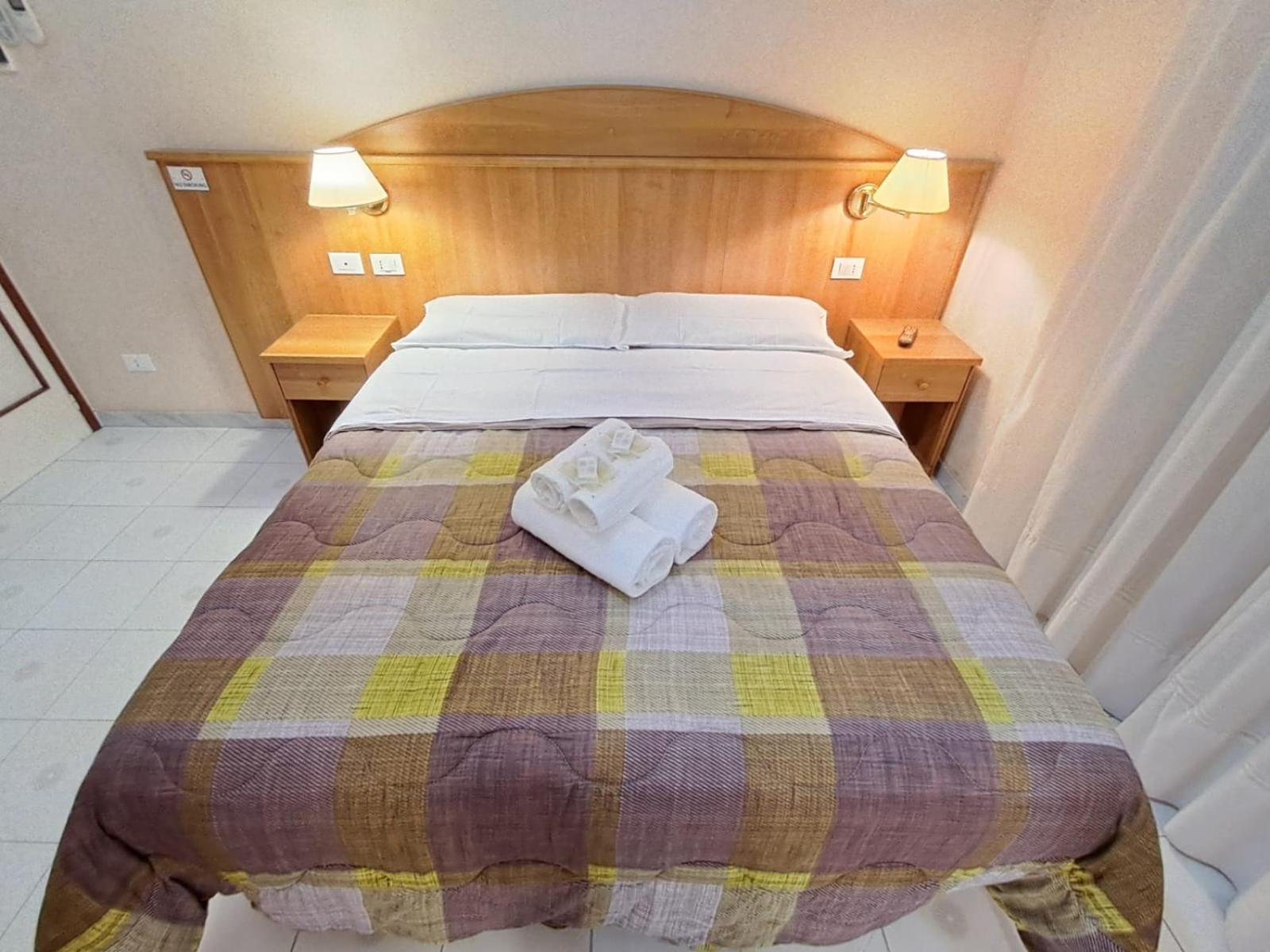 Nahid Accommodation Рим Екстериор снимка
