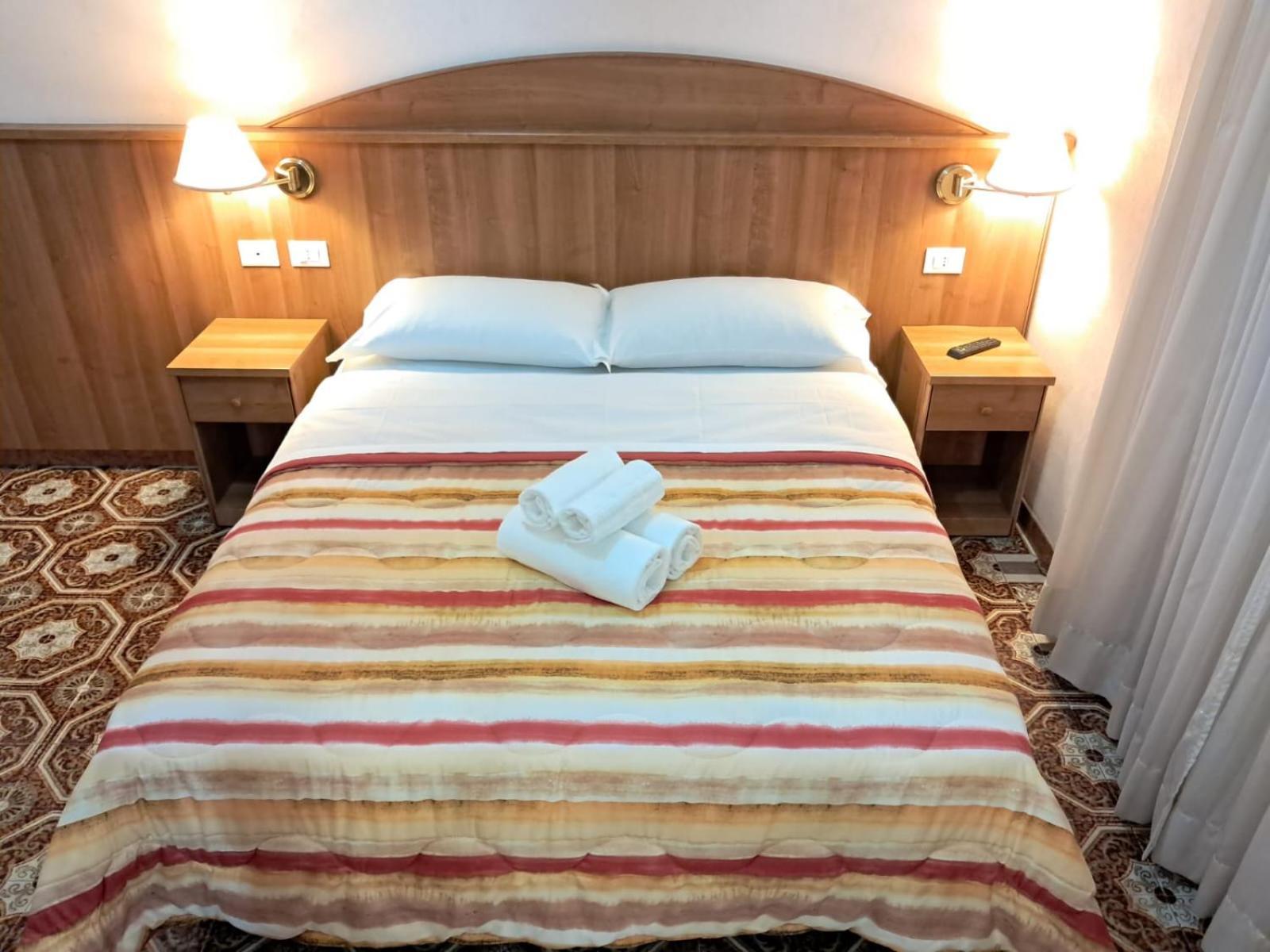 Nahid Accommodation Рим Екстериор снимка
