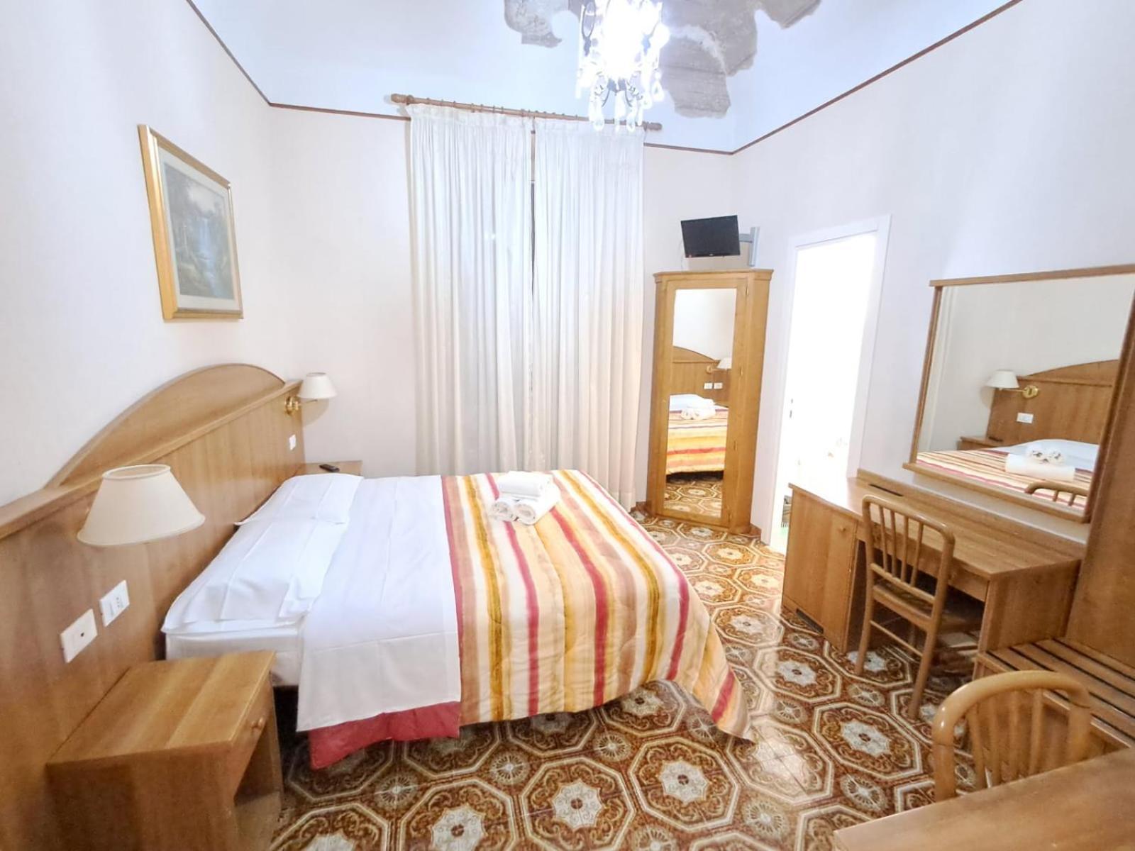 Nahid Accommodation Рим Екстериор снимка