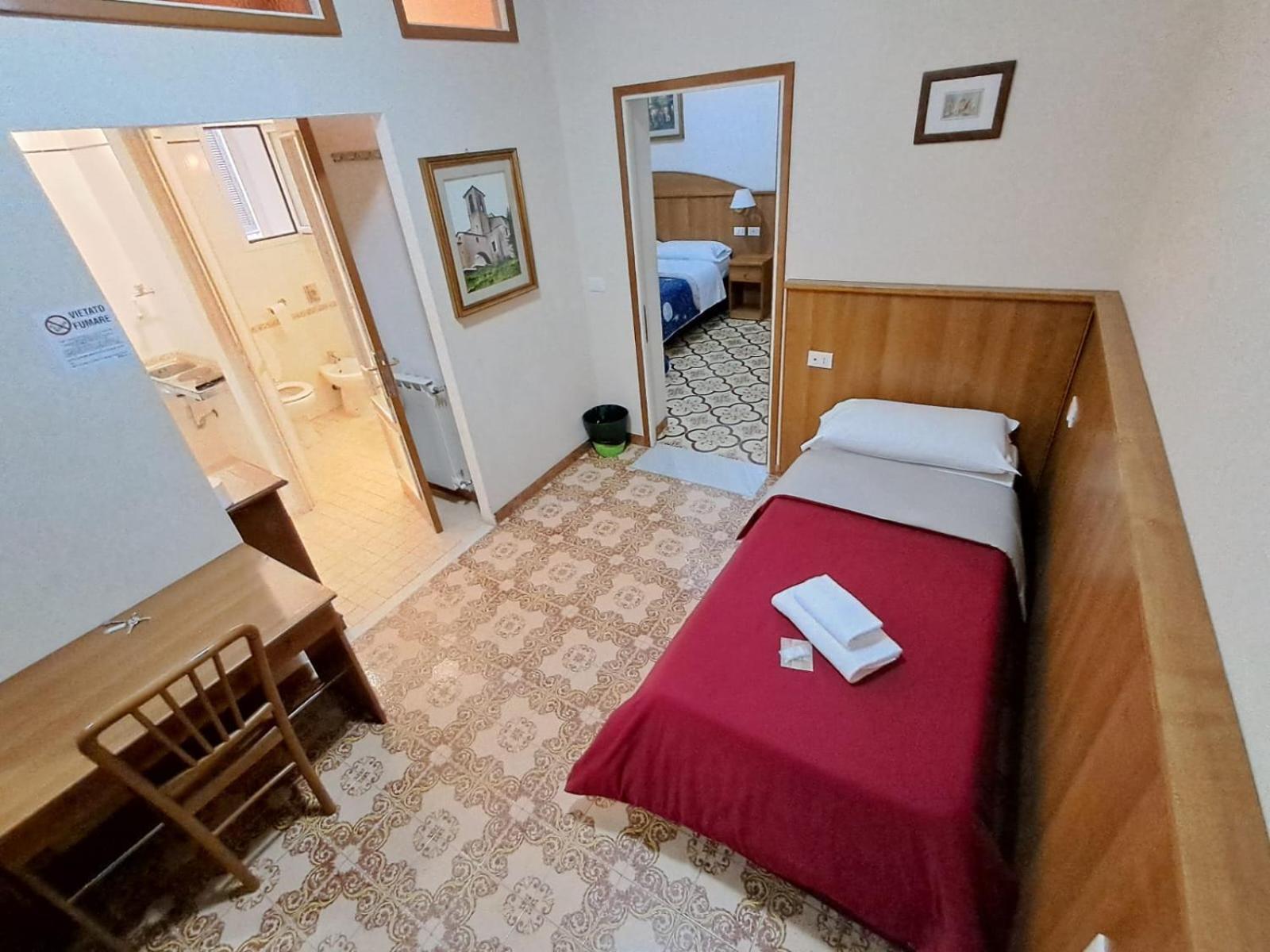 Nahid Accommodation Рим Екстериор снимка